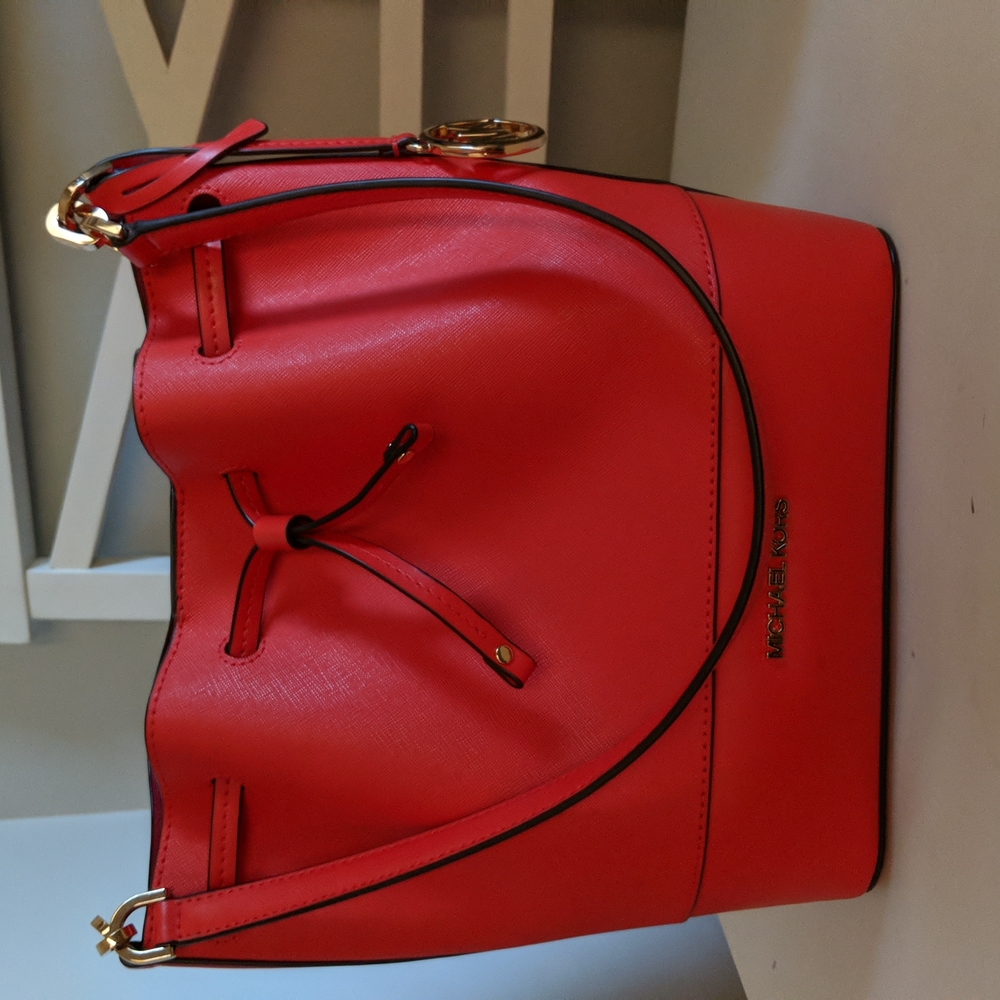 Michael Kors Eva Bucket Bag - Picture 12 of 12